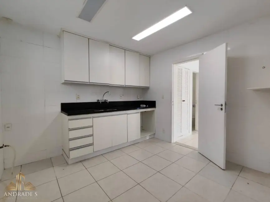 Casa de Condomínio com 3 quartos para alugar, 200m2 em Recreio dos Bandeirantes, Rio De Janeiro - RJ - imagem 3 Foto 3 de Casa de Condomínio com 3 quartos para alugar, 200m2 em Recreio dos Bandeirantes, Rio De Janeiro - RJ