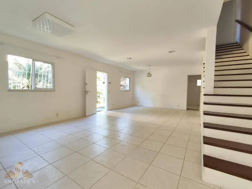 Casa de Condomínio com 3 quartos para alugar, 200m2 em Recreio dos Bandeirantes, Rio De Janeiro - RJ - imagem 4 Foto 4 de Casa de Condomínio com 3 quartos para alugar, 200m2 em Recreio dos Bandeirantes, Rio De Janeiro - RJ