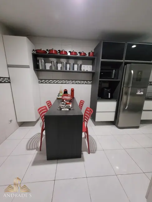 Casa de Condomínio com 3 quartos à venda, 220m2 em Vargem Pequena, Rio De Janeiro - RJ - imagem 5 Foto 5 de Casa de Condomínio com 3 quartos à venda, 220m2 em Vargem Pequena, Rio De Janeiro - RJ