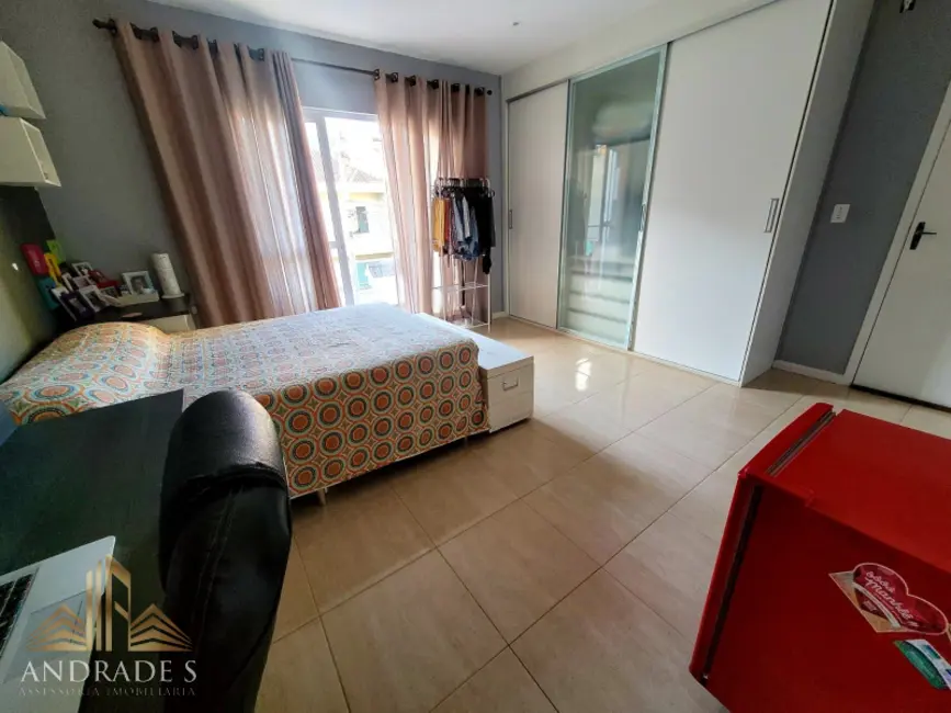 Casa de Condomínio com 3 quartos à venda, 220m2 em Vargem Pequena, Rio De Janeiro - RJ - imagem 9 Foto 9 de Casa de Condomínio com 3 quartos à venda, 220m2 em Vargem Pequena, Rio De Janeiro - RJ