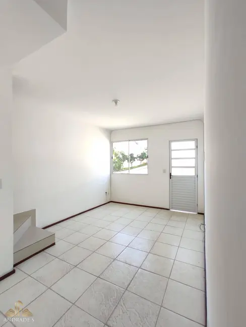 Foto 3 de Casa de Condomínio com 2 quartos para alugar, 65m2 em Guaratiba, Rio De Janeiro - RJ
