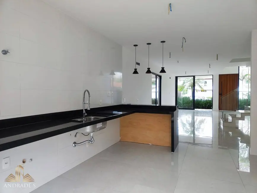 Casa de Condomínio com 4 quartos à venda, 350m2 em Barra da Tijuca, Rio De Janeiro - RJ - imagem 3 Foto 3 de Casa de Condomínio com 4 quartos à venda, 350m2 em Barra da Tijuca, Rio De Janeiro - RJ