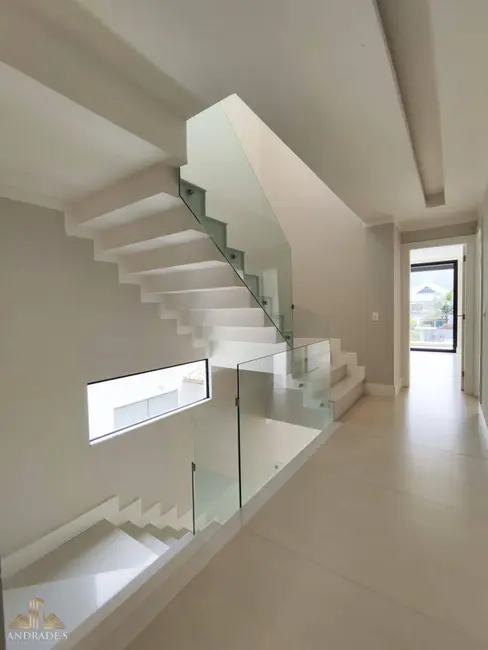 Casa de Condomínio com 5 quartos à venda, 380m2 em Barra da Tijuca, Rio De Janeiro - RJ - imagem 9 Foto 9 de Casa de Condomínio com 5 quartos à venda, 380m2 em Barra da Tijuca, Rio De Janeiro - RJ