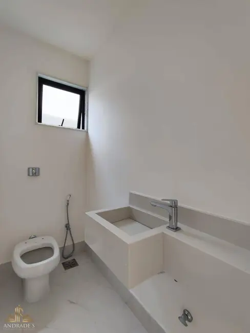 Casa de Condomínio com 5 quartos à venda, 380m2 em Barra da Tijuca, Rio De Janeiro - RJ - imagem 4 Foto 4 de Casa de Condomínio com 5 quartos à venda, 380m2 em Barra da Tijuca, Rio De Janeiro - RJ