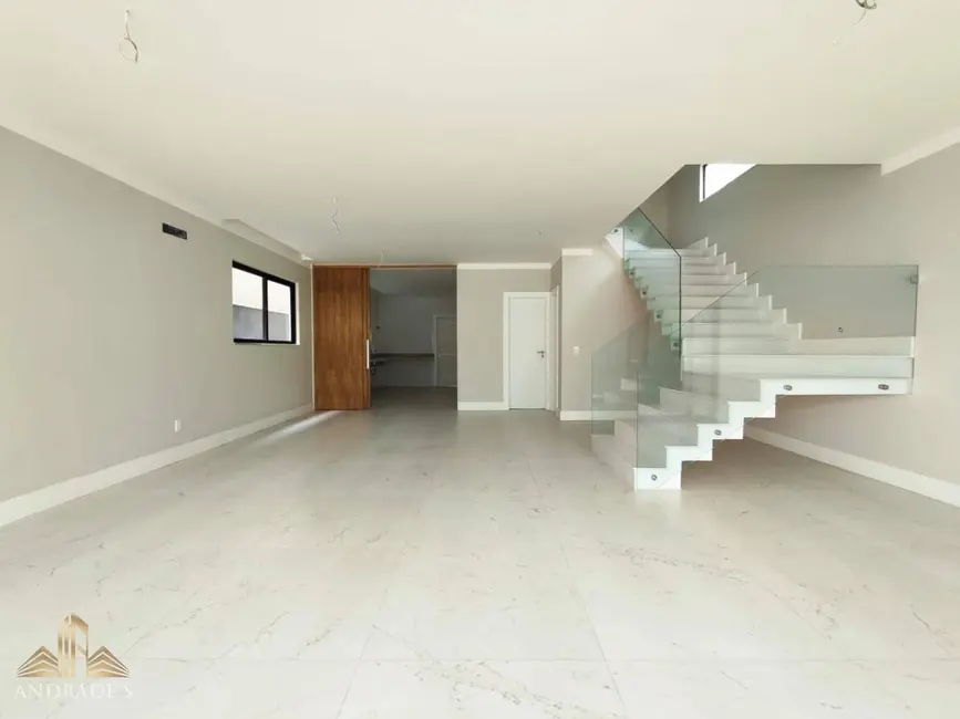 Casa de Condomínio com 5 quartos à venda, 380m2 em Barra da Tijuca, Rio De Janeiro - RJ - imagem 8 Foto 8 de Casa de Condomínio com 5 quartos à venda, 380m2 em Barra da Tijuca, Rio De Janeiro - RJ