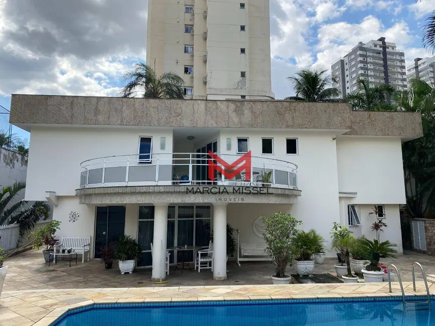 Casa com 4 quartos à venda e para alugar, 969m2 em Centro, Nova Iguacu - RJ - imagem 4 Foto 4 de Casa com 4 quartos à venda e para alugar, 969m2 em Centro, Nova Iguacu - RJ