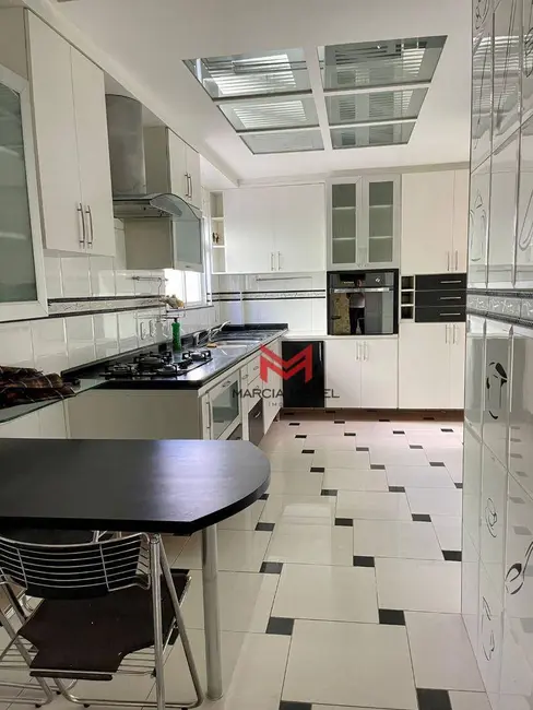 Casa de Condomínio com 4 quartos à venda, 200m2 em Duque Estrada, Nova Iguacu - RJ - imagem 5 Foto 5 de Casa de Condomínio com 4 quartos à venda, 200m2 em Duque Estrada, Nova Iguacu - RJ