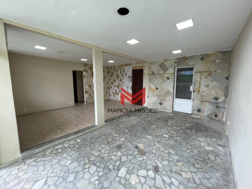 Foto 3 de Casa com 3 quartos à venda, 180m2 em Centro, Mesquita - RJ