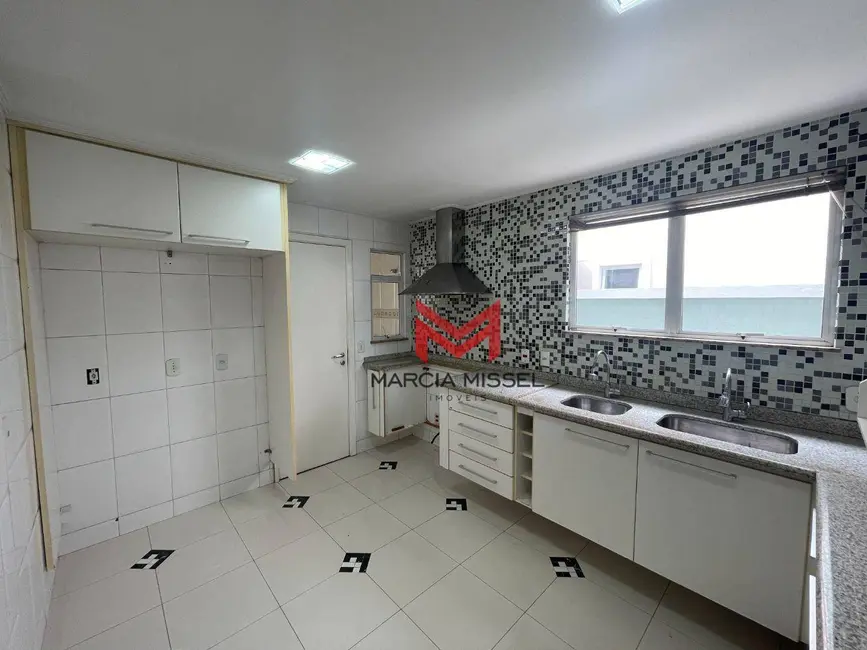 Casa de Condomínio com 4 quartos à venda, 200m2 em Duque Estrada, Nova Iguacu - RJ - imagem 6 Foto 6 de Casa de Condomínio com 4 quartos à venda, 200m2 em Duque Estrada, Nova Iguacu - RJ