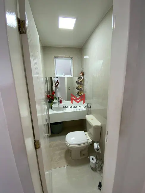 Casa de Condomínio com 4 quartos à venda e para alugar, 200m2 em Duque Estrada, Nova Iguacu - RJ - imagem 4 Foto 4 de Casa de Condomínio com 4 quartos à venda e para alugar, 200m2 em Duque Estrada, Nova Iguacu - RJ