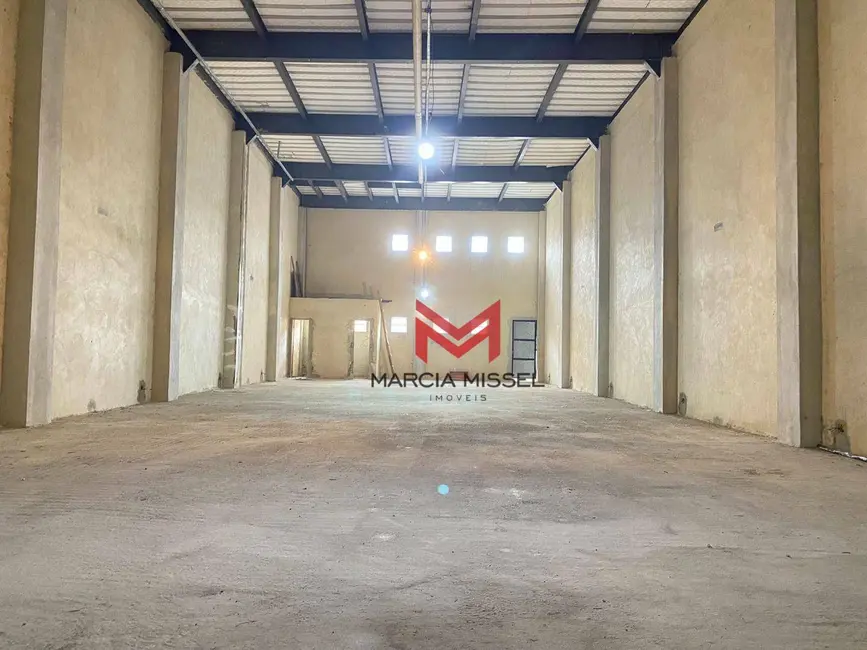 Foto 2 de Armazém / Galpão para alugar, 285m2 em Comendador Soares, Nova Iguacu - RJ