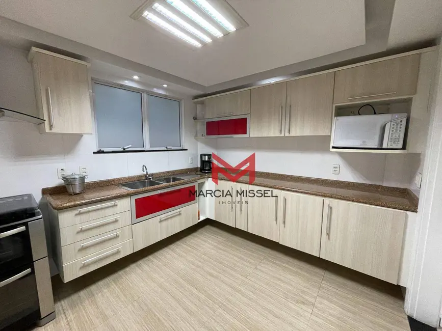 Casa de Condomínio com 5 quartos à venda, 200m2 em Duque Estrada, Nova Iguacu - RJ - imagem 6 Foto 6 de Casa de Condomínio com 5 quartos à venda, 200m2 em Duque Estrada, Nova Iguacu - RJ