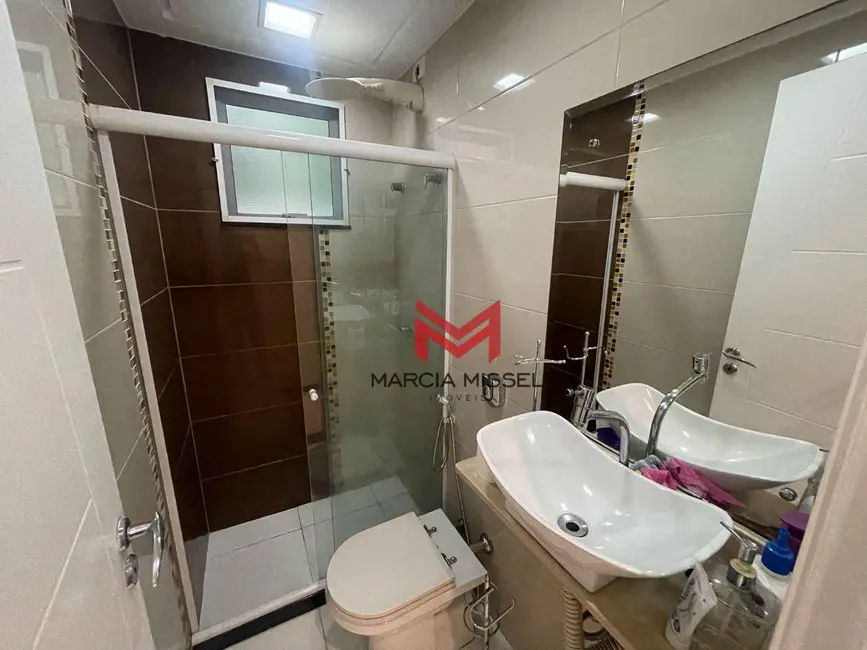 Casa de Condomínio com 5 quartos à venda, 200m2 em Duque Estrada, Nova Iguacu - RJ - imagem 4 Foto 4 de Casa de Condomínio com 5 quartos à venda, 200m2 em Duque Estrada, Nova Iguacu - RJ