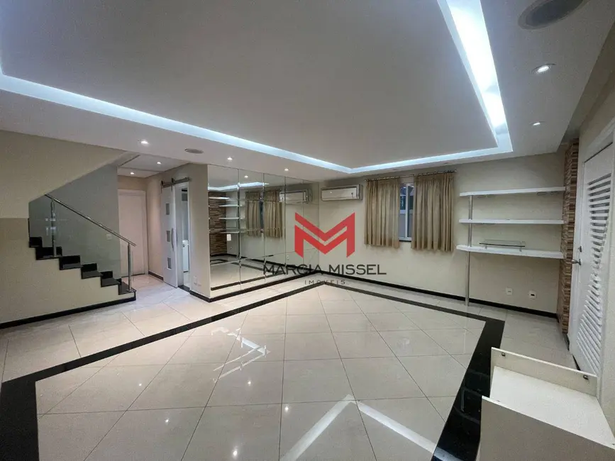 Casa de Condomínio com 5 quartos à venda, 200m2 em Duque Estrada, Nova Iguacu - RJ - imagem 3 Foto 3 de Casa de Condomínio com 5 quartos à venda, 200m2 em Duque Estrada, Nova Iguacu - RJ
