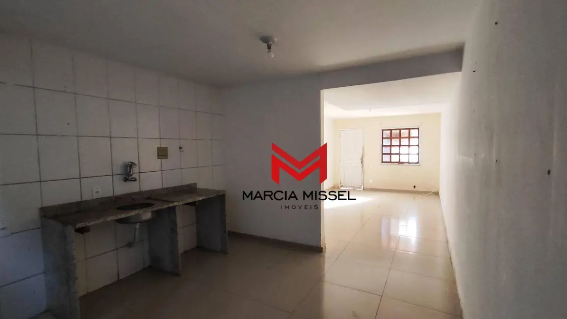 Foto 5 de Casa com 2 quartos para alugar, 500m2 em Jardim Alvorada, Nova Iguacu - RJ