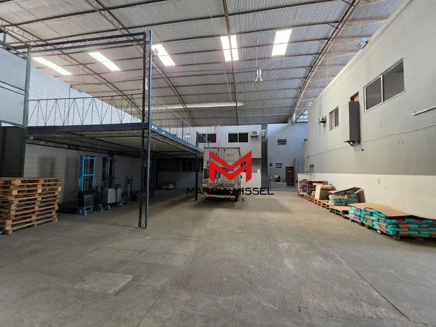 Armazém / Galpão à venda e para alugar, 1131m2 em Comendador Soares, Nova Iguacu - RJ - imagem 5 Foto 5 de Armazém / Galpão à venda e para alugar, 1131m2 em Comendador Soares, Nova Iguacu - RJ