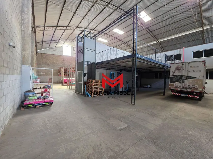 Armazém / Galpão à venda e para alugar, 1131m2 em Comendador Soares, Nova Iguacu - RJ - imagem 8 Foto 8 de Armazém / Galpão à venda e para alugar, 1131m2 em Comendador Soares, Nova Iguacu - RJ