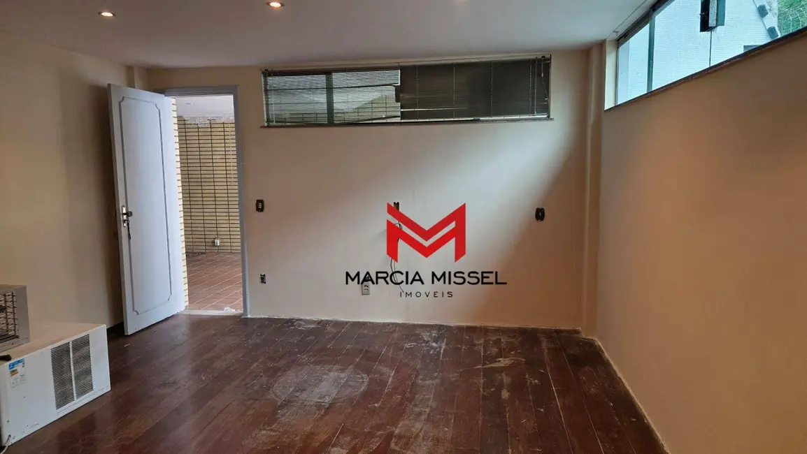 Casa com 9 quartos à venda e para alugar, 437m2 em Centro, Nova Iguacu - RJ - imagem 6 Foto 6 de Casa com 9 quartos à venda e para alugar, 437m2 em Centro, Nova Iguacu - RJ