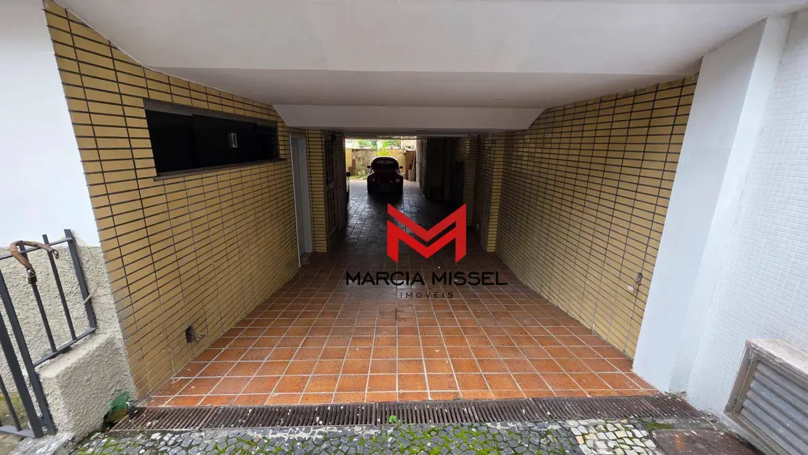 Casa com 9 quartos à venda e para alugar, 437m2 em Centro, Nova Iguacu - RJ - imagem 3 Foto 3 de Casa com 9 quartos à venda e para alugar, 437m2 em Centro, Nova Iguacu - RJ