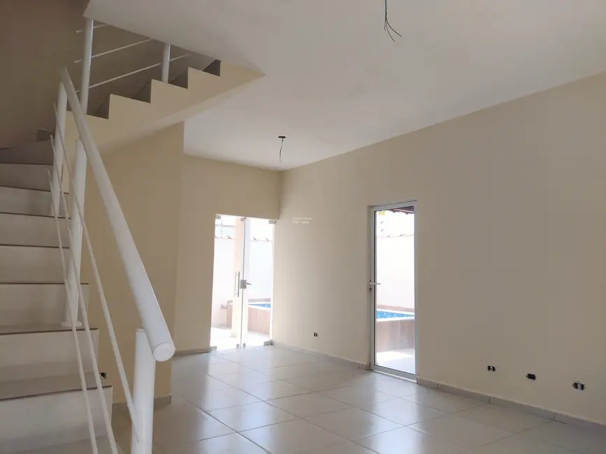 Casa de Condomínio com 2 quartos à venda, 90m2 em Itanhaem - SP - imagem 3 Foto 3 de Casa de Condomínio com 2 quartos à venda, 90m2 em Itanhaem - SP