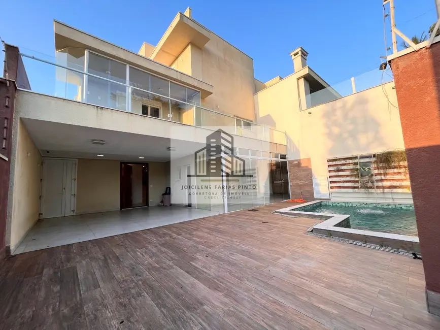 Foto 1 de Casa com 4 quartos à venda, 269m2 em Itanhaem - SP