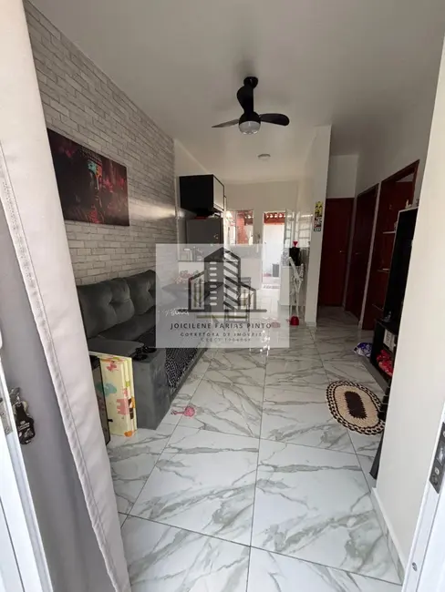 Foto 1 de Casa de Condomínio com 2 quartos à venda e para alugar, 57m2 em Itanhaem - SP