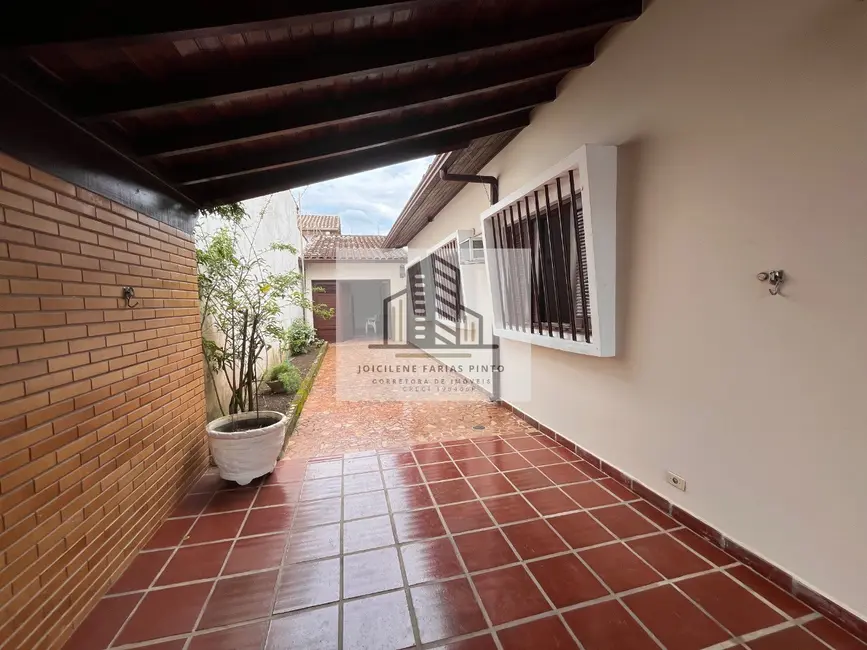 Foto 3 de Casa com 3 quartos à venda, 180m2 em Itanhaem - SP