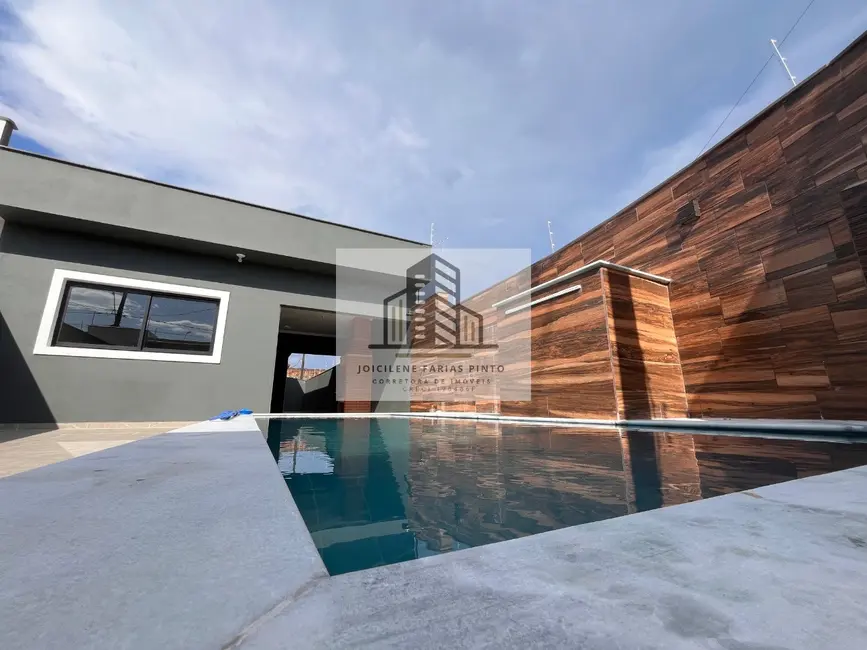 Foto 2 de Casa com 2 quartos à venda, 81m2 em Itanhaem - SP