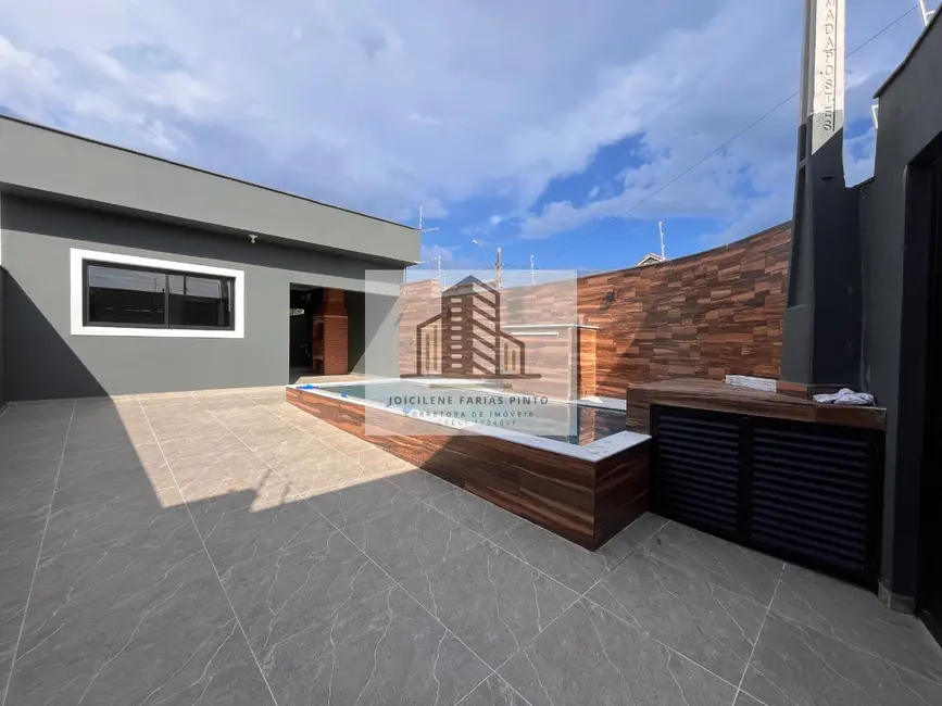 Foto 1 de Casa com 2 quartos à venda, 81m2 em Itanhaem - SP