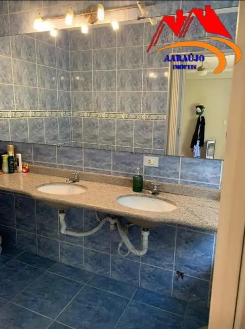 Casa com 6 quartos à venda, 250m2 em Metalúrgicos, Osasco - SP - imagem 4 Foto 4 de Casa com 6 quartos à venda, 250m2 em Metalúrgicos, Osasco - SP