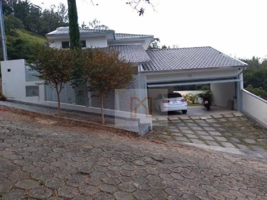 Casa com 3 quartos à venda, 365m2 em Pinheirinho, Itajuba - MG - imagem 4 Foto 4 de Casa com 3 quartos à venda, 365m2 em Pinheirinho, Itajuba - MG