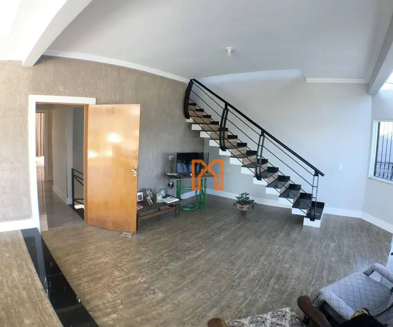 Foto 2 de Casa com 6 quartos à venda, 450m2 em Morro Chic, Itajuba - MG