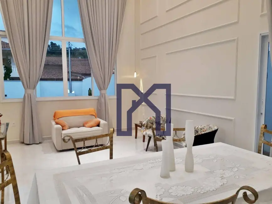 Casa com 3 quartos à venda, 317m2 em Centro, Itajuba - MG - imagem 3 Foto 3 de Casa com 3 quartos à venda, 317m2 em Centro, Itajuba - MG