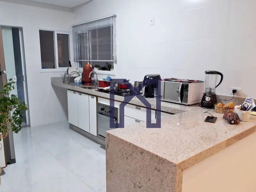 Casa com 3 quartos à venda, 317m2 em Centro, Itajuba - MG - imagem 9 Foto 9 de Casa com 3 quartos à venda, 317m2 em Centro, Itajuba - MG