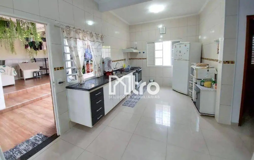 Foto 3 de Casa com 5 quartos à venda, 276m2 em São Benedito, Guaratingueta - SP