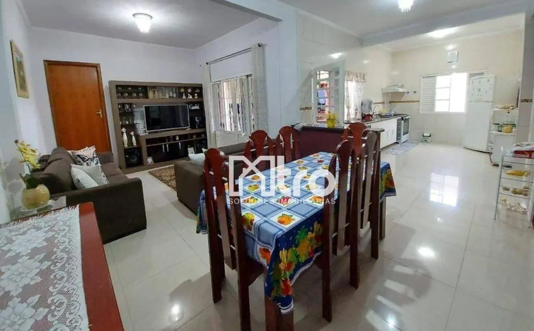 Foto 5 de Casa com 5 quartos à venda, 276m2 em São Benedito, Guaratingueta - SP