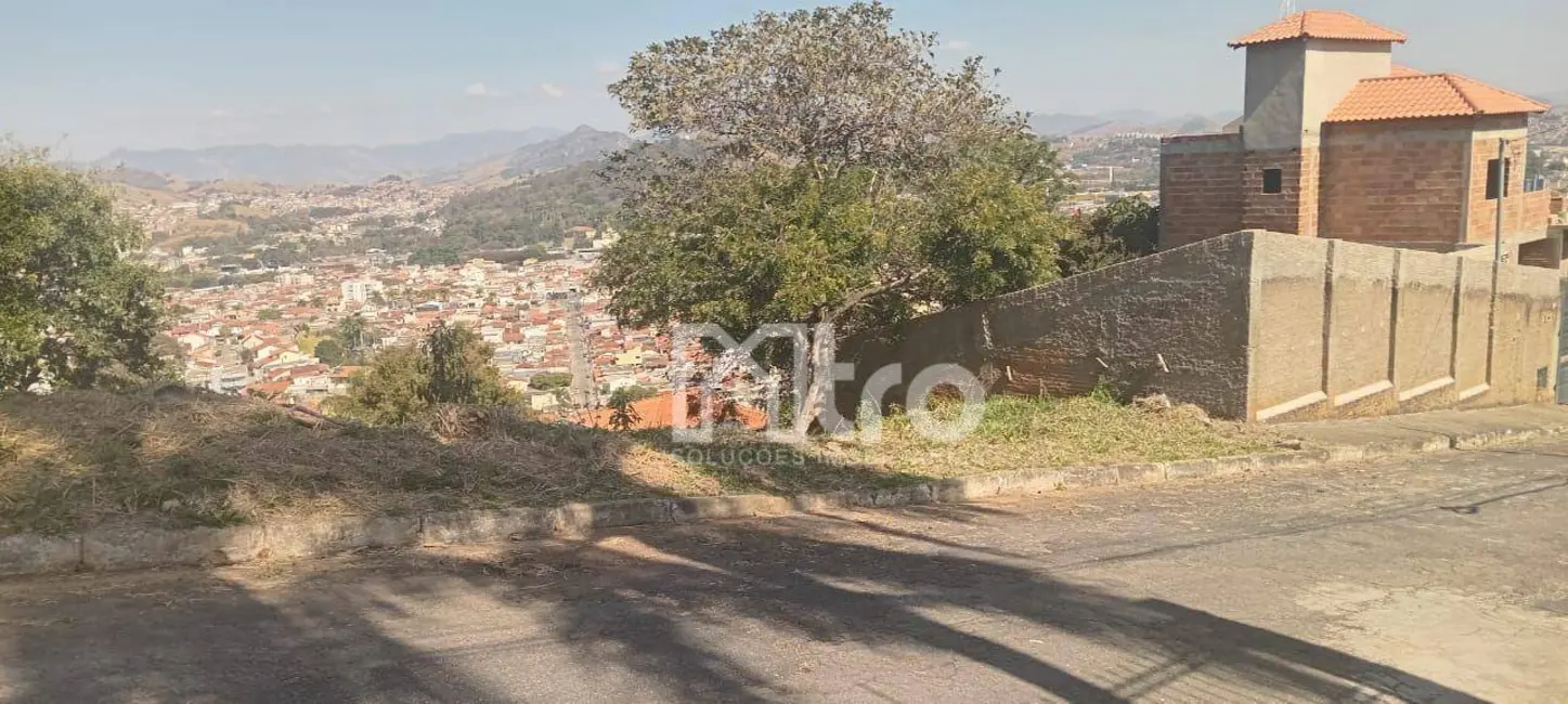 Foto 1 de Terreno / Lote à venda, 421m2 em Morro Chic, Itajuba - MG