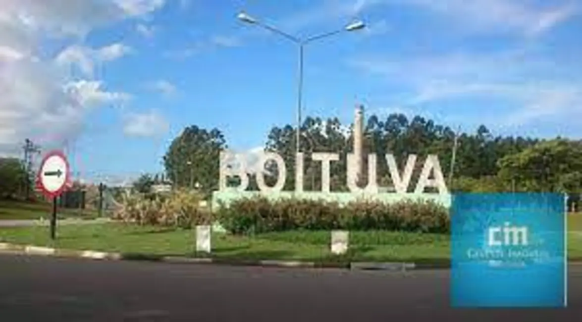 Foto 1 de Terreno / Lote à venda, 450m2 em Porangaba - SP