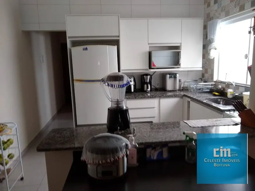 Foto 1 de Casa com 2 quartos à venda, 131m2 em Parque São Rafael, Tatui - SP