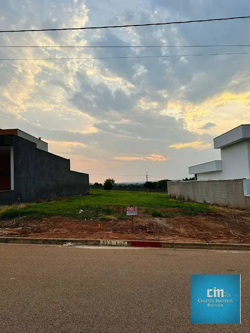 Foto 1 de Terreno / Lote à venda, 525m2 em Boituva - SP