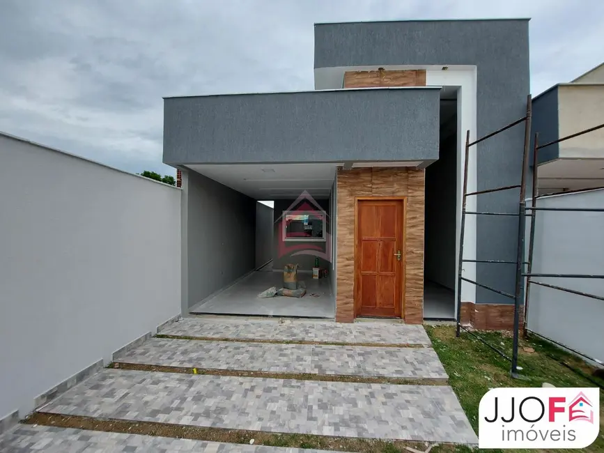 Foto 2 de Casa com 2 quartos à venda, 102m2 em Marica - RJ