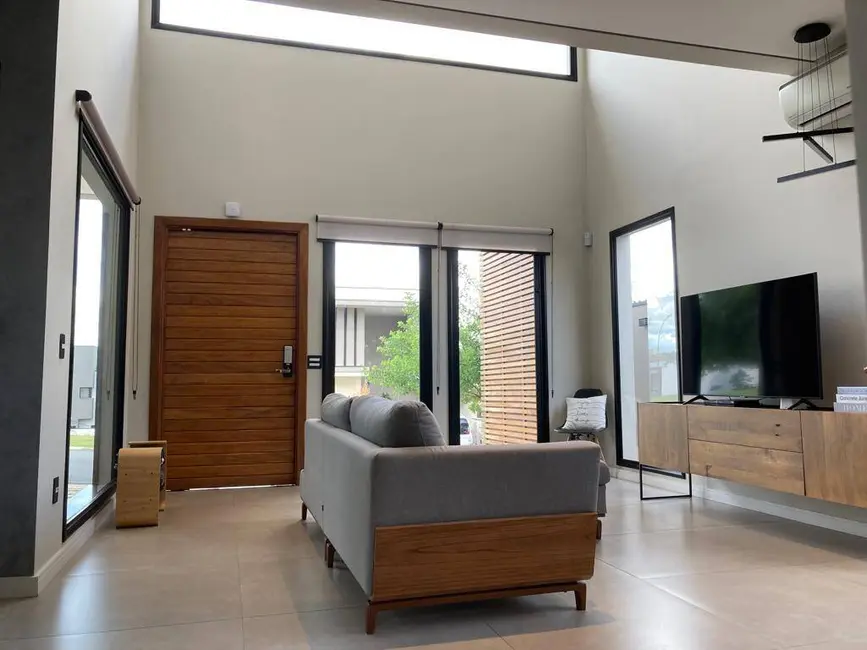 Casa de Condomínio com 3 quartos à venda, 300m2 em Roncáglia, Valinhos - SP - imagem 4 Foto 4 de Casa de Condomínio com 3 quartos à venda, 300m2 em Roncáglia, Valinhos - SP