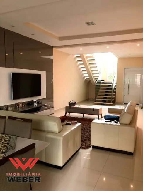 Casa de Condomínio com 4 quartos à venda, 250m2 em Chácaras Reunidas São Jorge, Sorocaba - SP - imagem 6 Foto 6 de Casa de Condomínio com 4 quartos à venda, 250m2 em Chácaras Reunidas São Jorge, Sorocaba - SP