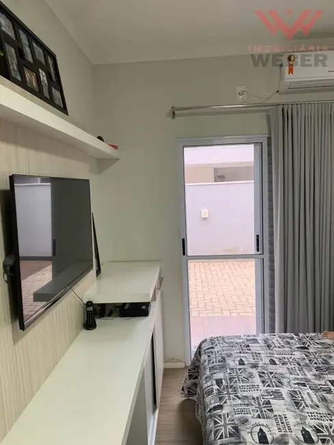 Casa de Condomínio com 3 quartos à venda, 250m2 em Chácaras Reunidas São Jorge, Sorocaba - SP - imagem 2 Foto 2 de Casa de Condomínio com 3 quartos à venda, 250m2 em Chácaras Reunidas São Jorge, Sorocaba - SP