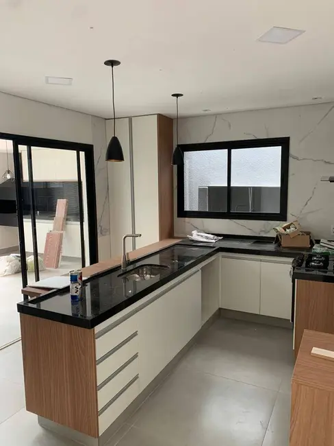 Casa de Condomínio com 3 quartos à venda, 250m2 em Chácaras Reunidas São Jorge, Sorocaba - SP - imagem 5 Foto 5 de Casa de Condomínio com 3 quartos à venda, 250m2 em Chácaras Reunidas São Jorge, Sorocaba - SP