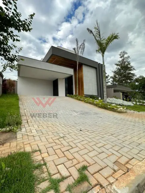 Foto 1 de Casa de Condomínio à venda, 250m2 em Votorantim - SP
