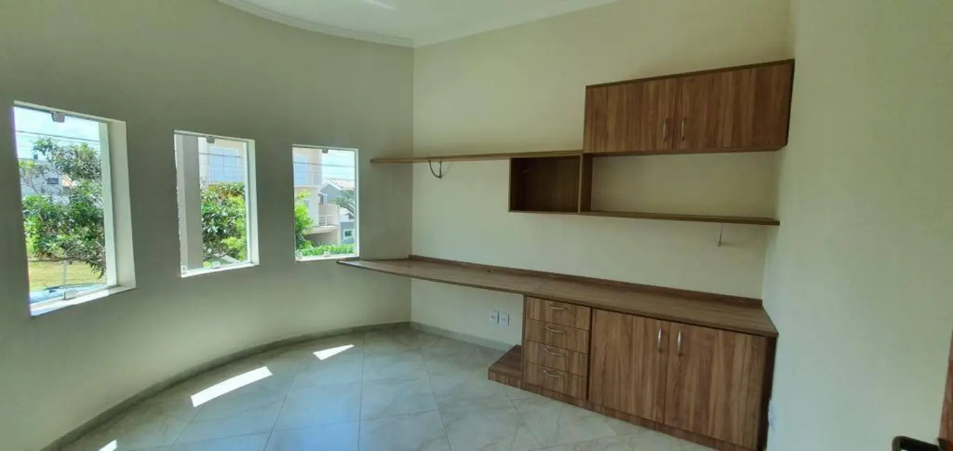 Casa de Condomínio com 3 quartos à venda, 250m2 em Parque Residencial Villa dos Inglezes, Sorocaba - SP - imagem 4 Foto 4 de Casa de Condomínio com 3 quartos à venda, 250m2 em Parque Residencial Villa dos Inglezes, Sorocaba - SP