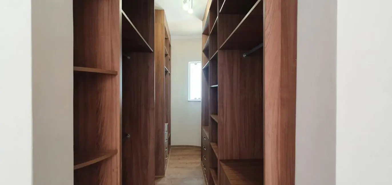 Casa de Condomínio com 3 quartos à venda, 250m2 em Parque Residencial Villa dos Inglezes, Sorocaba - SP - imagem 5 Foto 5 de Casa de Condomínio com 3 quartos à venda, 250m2 em Parque Residencial Villa dos Inglezes, Sorocaba - SP