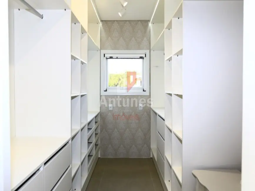 Casa com 4 quartos à venda, 230m2 em Tramandai - RS - imagem 5 Foto 5 de Casa com 4 quartos à venda, 230m2 em Tramandai - RS