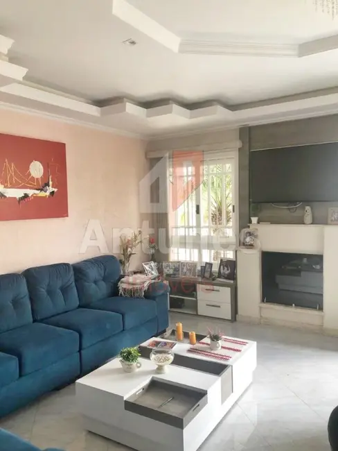 Foto 2 de Casa com 3 quartos à venda, 230m2 em Parque da Matriz, Cachoeirinha - RS